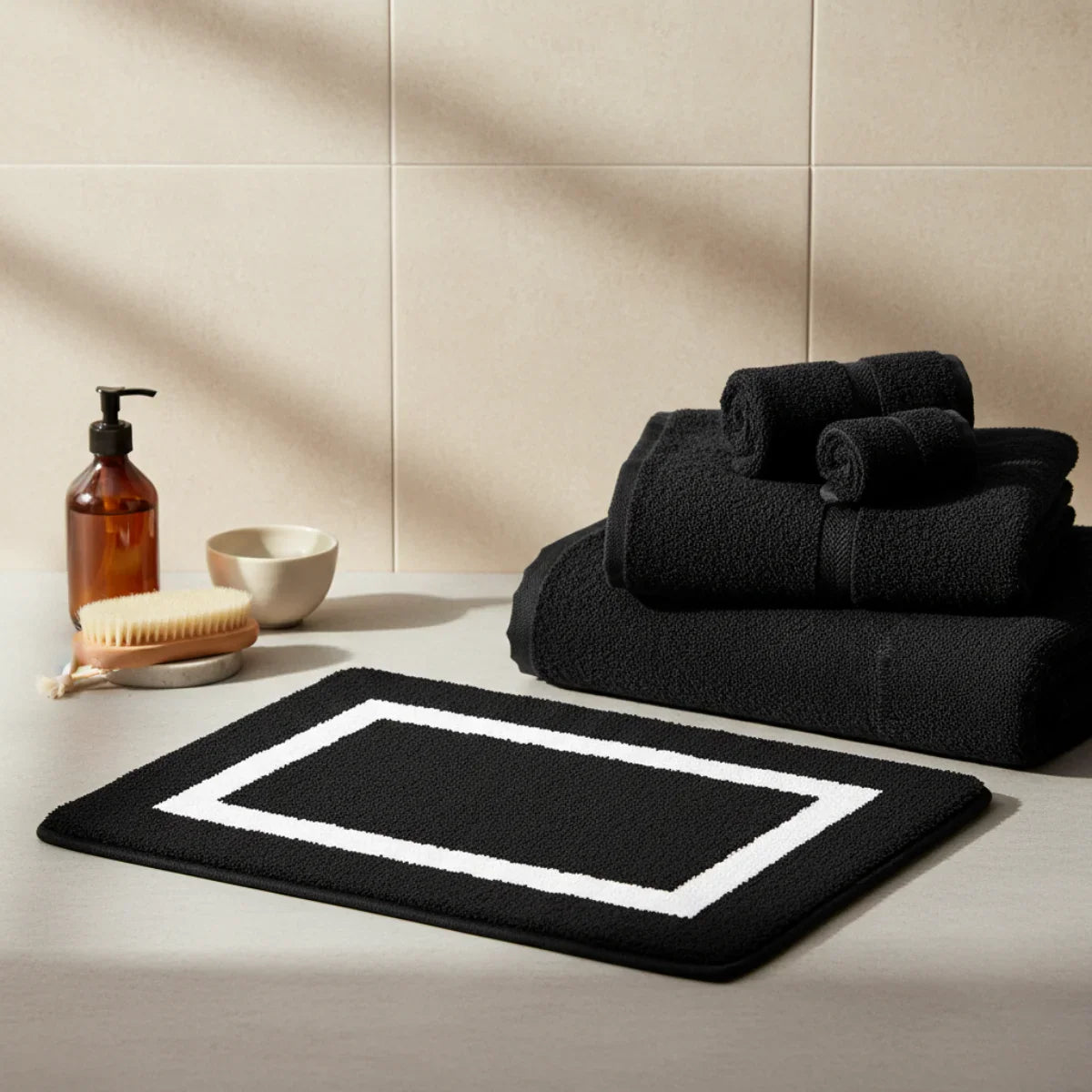 Design Black White Bath Mat